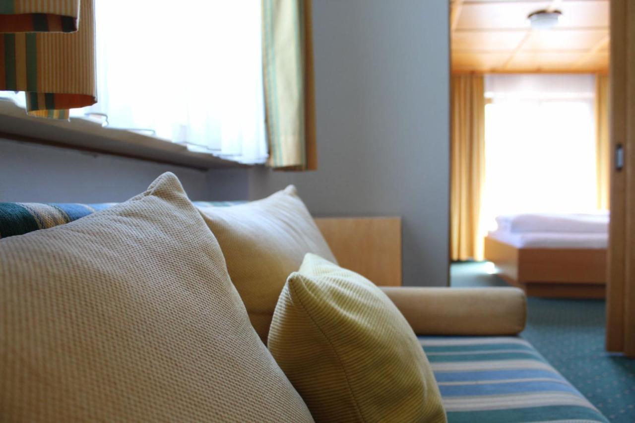 Wanderhotel Garni Cresta Schruns Luaran gambar