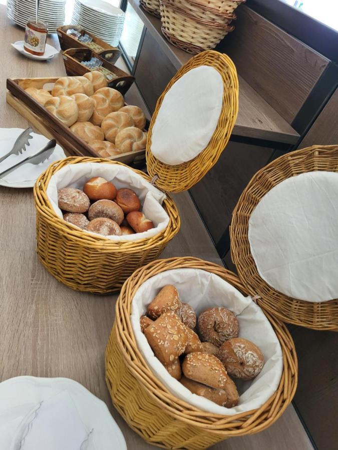 Wanderhotel Garni Cresta Schruns Luaran gambar